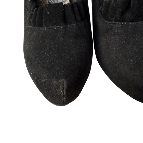 Madden Girl Guava  Cushion Pumps Ruffle Black Microsuede Women Size 9 High Heels - Picture 6 of 10